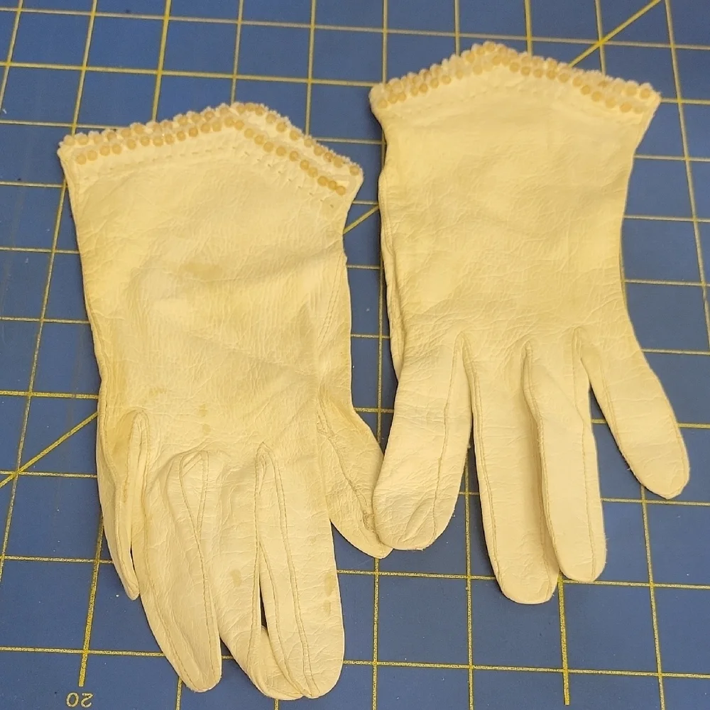 Vintage Viola Weinberger Cream Leather Beaded Gloves